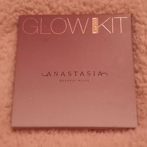 Anastasia glow kit pink